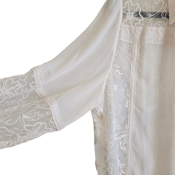 Chico's Lace Embroidered Sheer button down top Cream Size 3 / xl - Picture 2 of 5